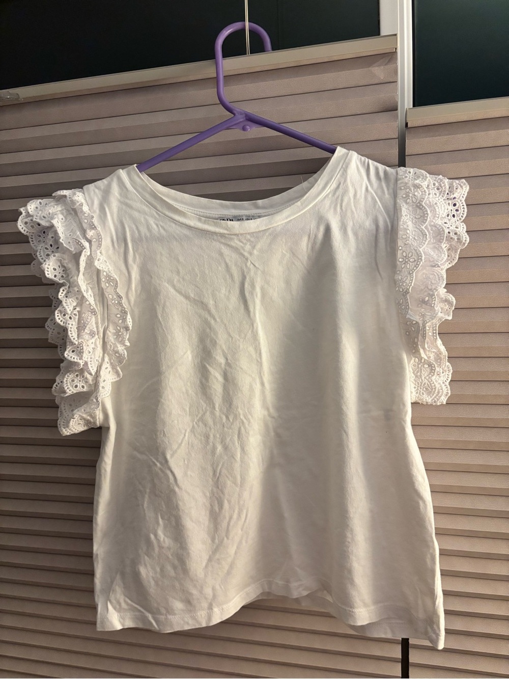 Zara White Eyelet Ruffle Sleeve Tee